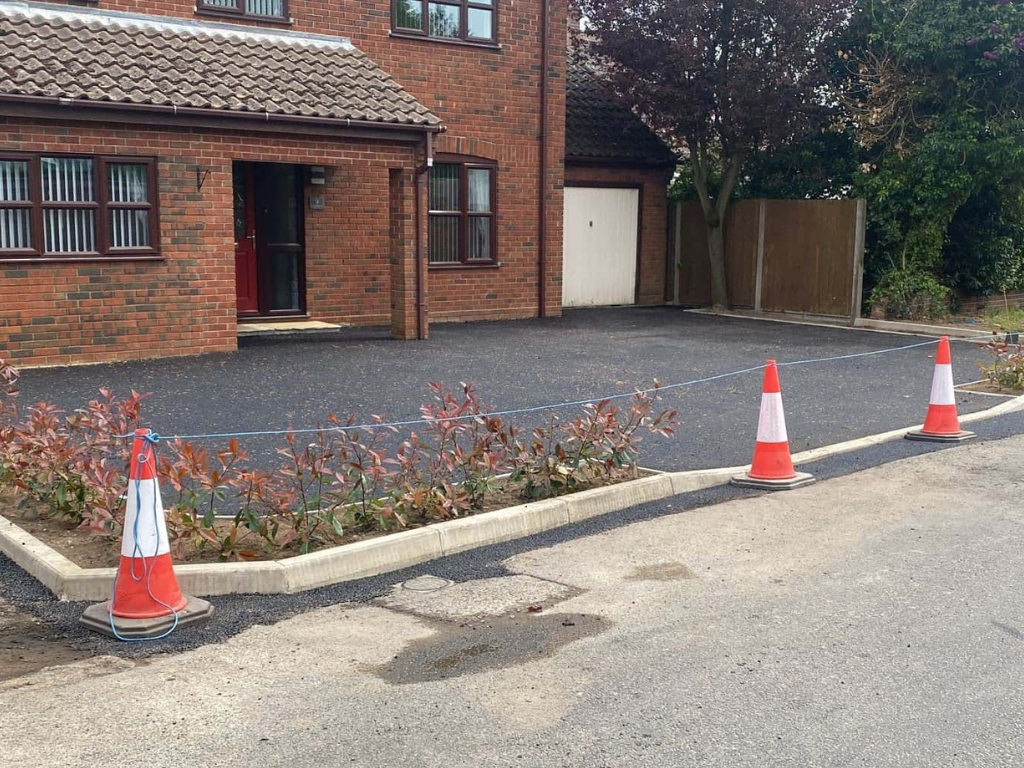 This is a newly installed tarmac driveway just installed by Wroxham Driveways & Surfacing